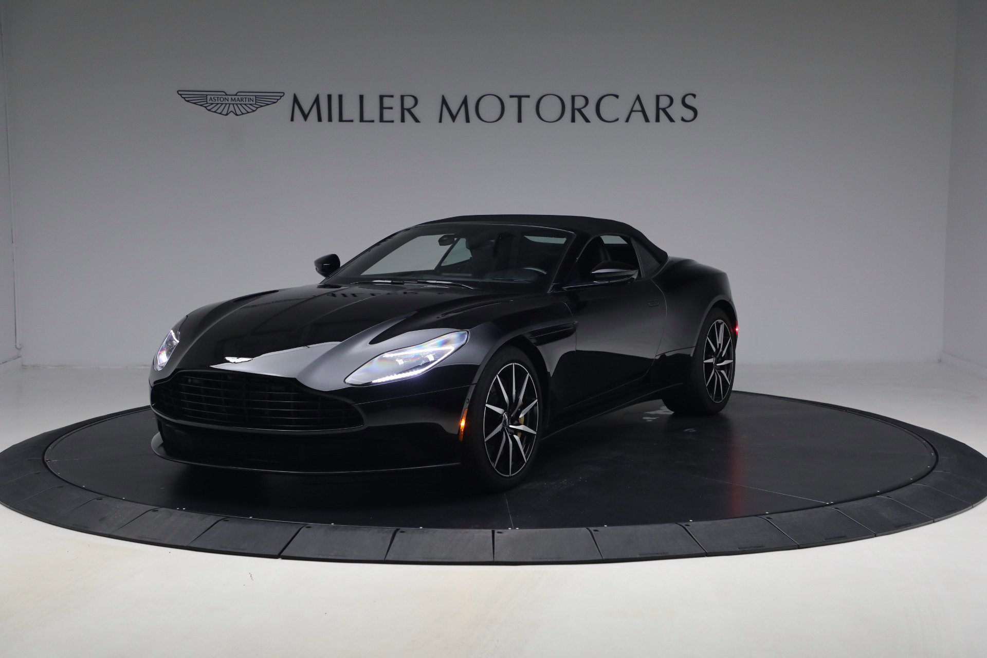 Used 2020 Aston Martin DB11 Volante image 13