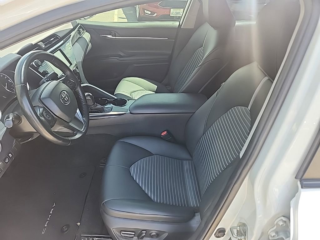 Used 2020 Toyota Camry SE w/ Carpet Mat Package FWD image 10