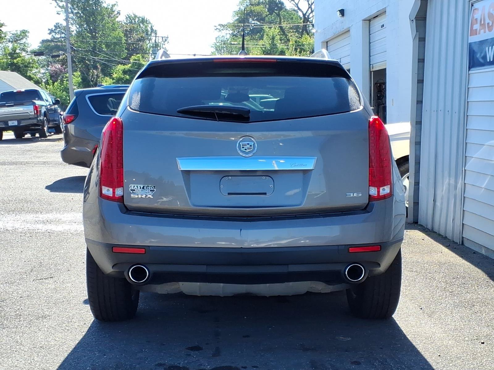 Used 2012 Cadillac SRX FWD image 4