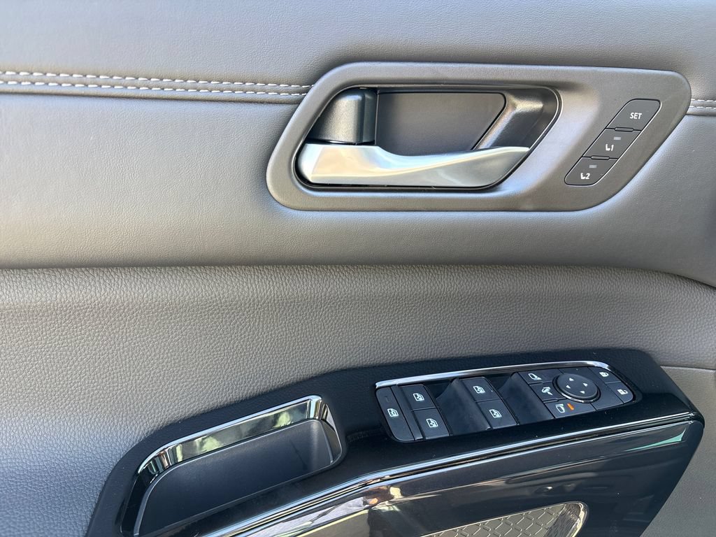 New 2026 Nissan Pathfinder Platinum FWD image 10