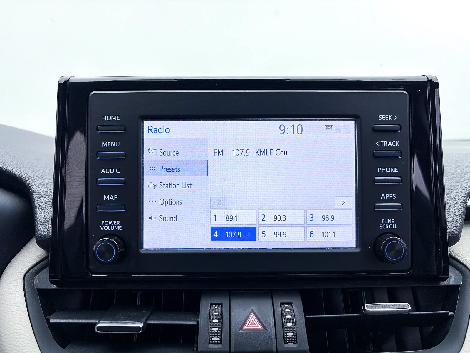 Used 2019 Toyota RAV4 XLE Premium w/ Carpet Mat Package FWD image 22