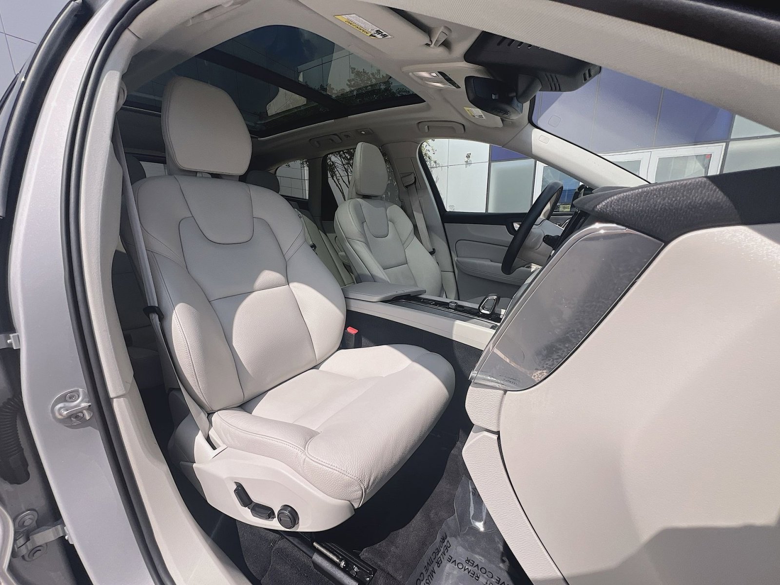 Certified 2023 Volvo XC60 B5 Plus w/ Protection Package Premier AWD/4WD image 35