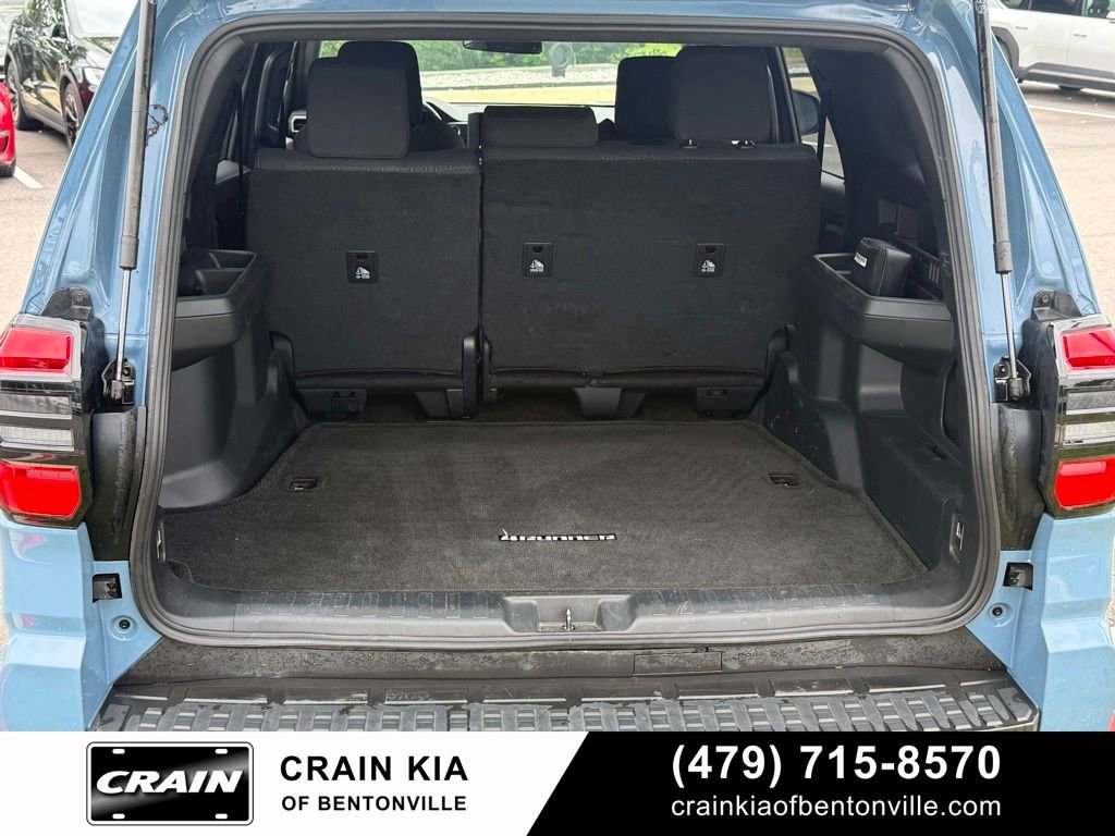 Used 2025 Toyota 4Runner SR5 AWD/4WD image 28