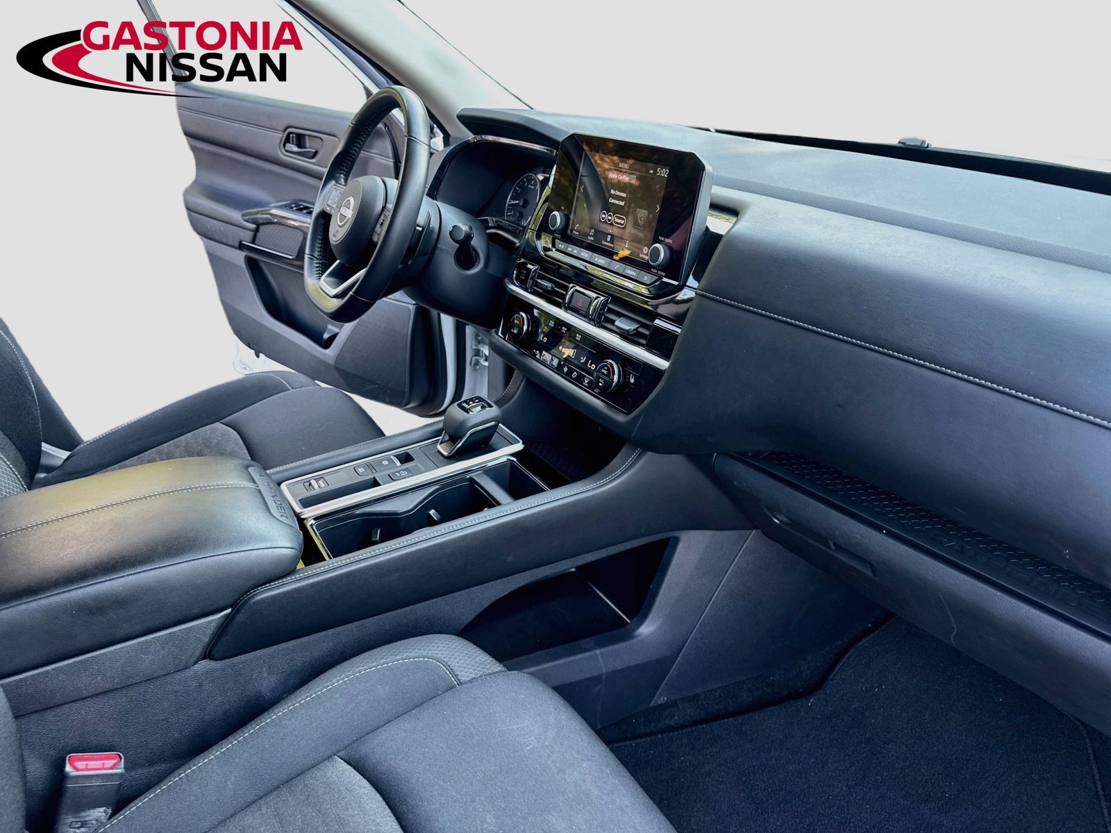 Used 2025 Nissan Pathfinder SV FWD image 37