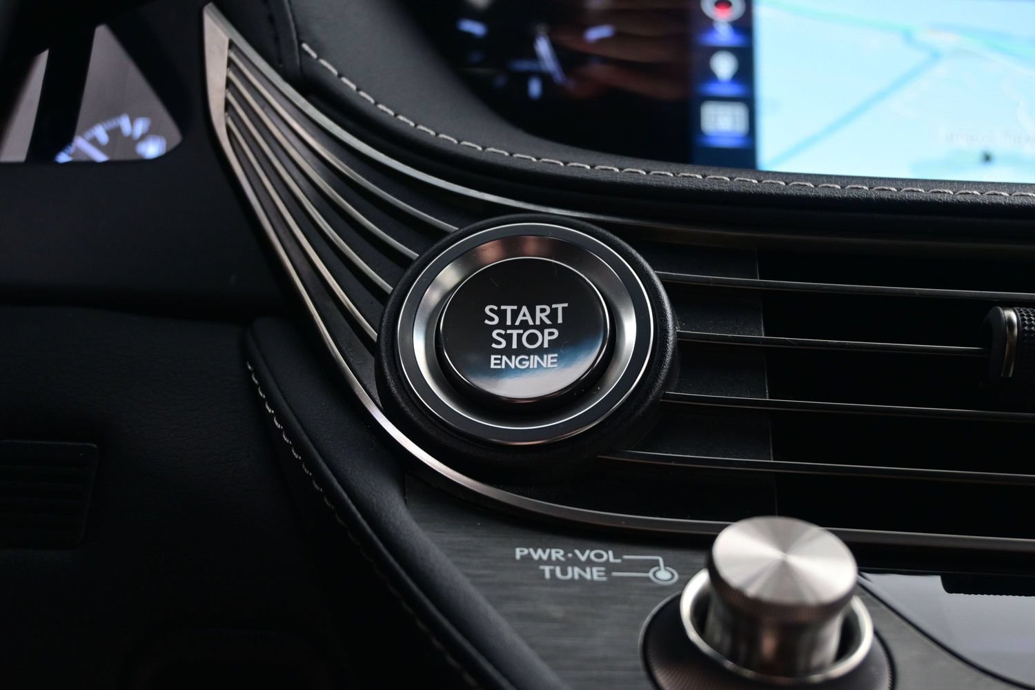 Used 2019 Lexus LS 500 AWD w/ Accessory Package (Z2) image 24