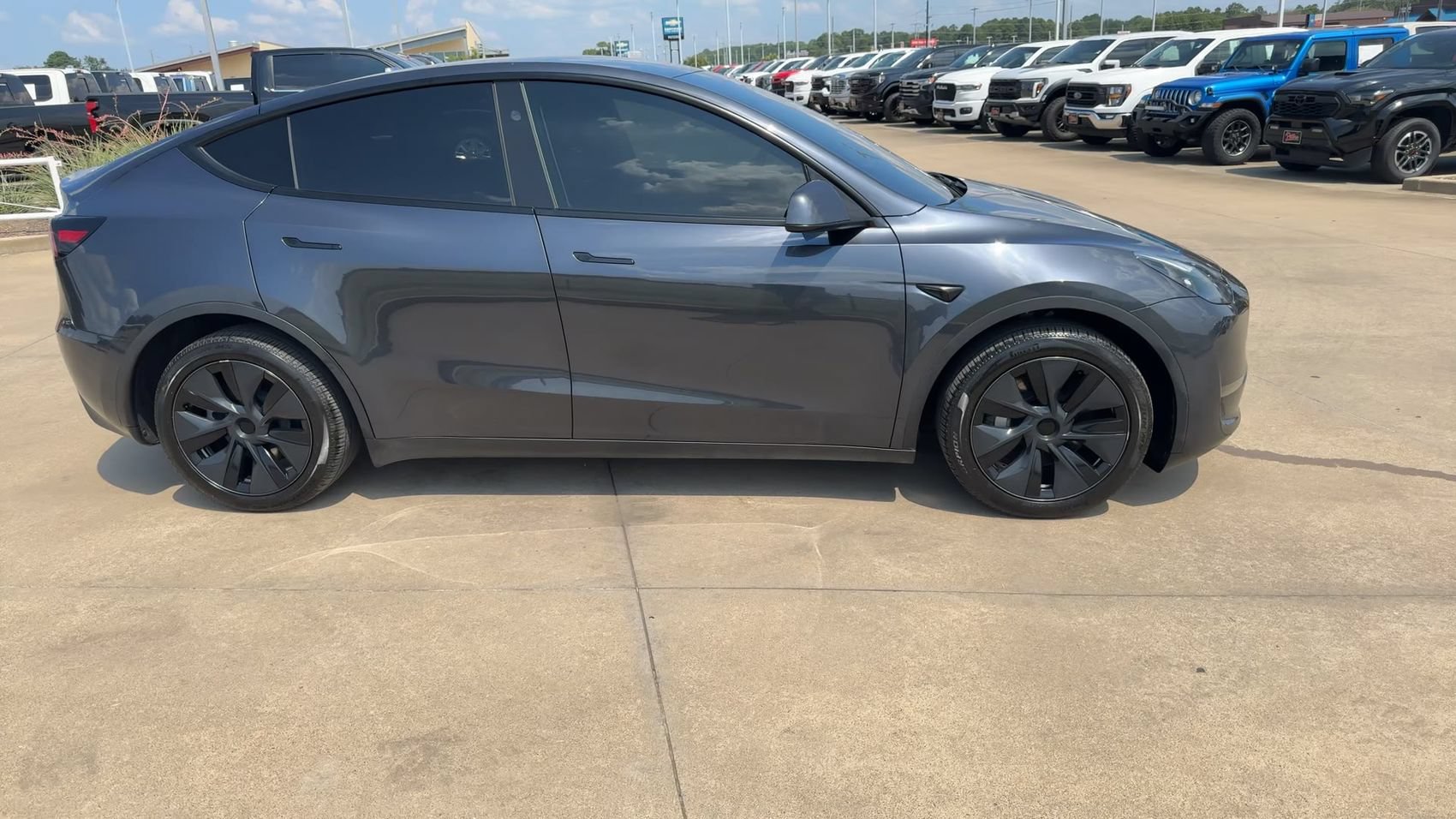 Used 2025 Tesla Model Y Long Range AWD/4WD image 9