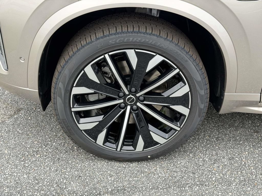 New 2026 Volvo XC90 T8 Plus w/ Protection Package AWD/4WD image 24