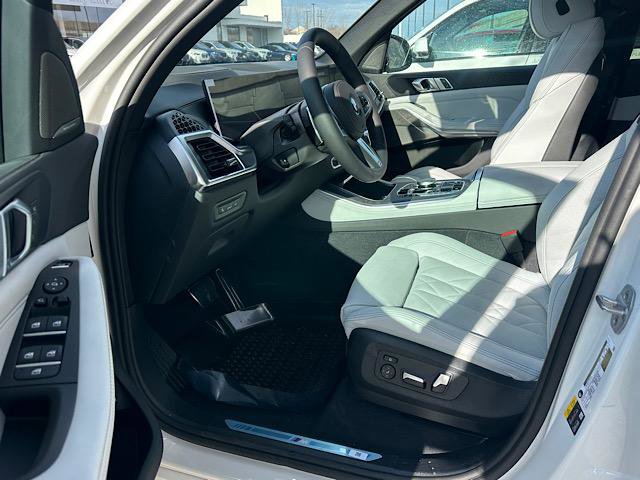 New 2026 BMW X5 xDrive50e w/ M Sport Package image 4