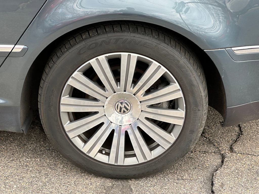Used 2005 Volkswagen Phaeton V8 AWD/4WD image 44