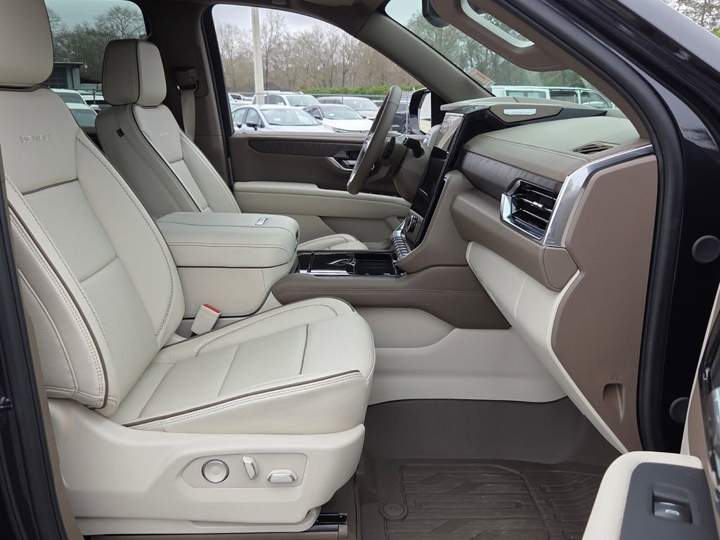 Used 2026 GMC Yukon XL Denali w/ Sun & Power Step Package image 14