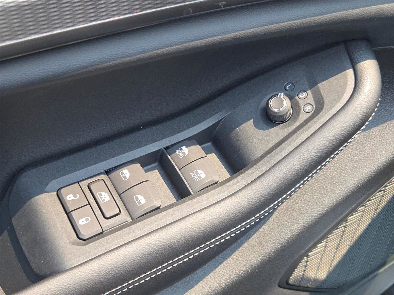 New 2025 Jeep Grand Cherokee Altitude image 23