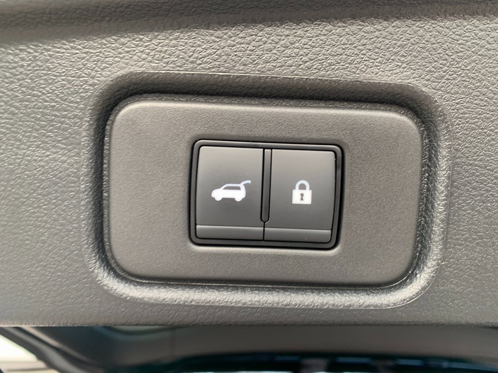 Used 2024 Nissan Pathfinder Platinum w/ Cargo Package image 8