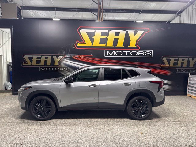 Used 2024 Chevrolet Trax ACTIV w/ Driver Confidence Package FWD image 2
