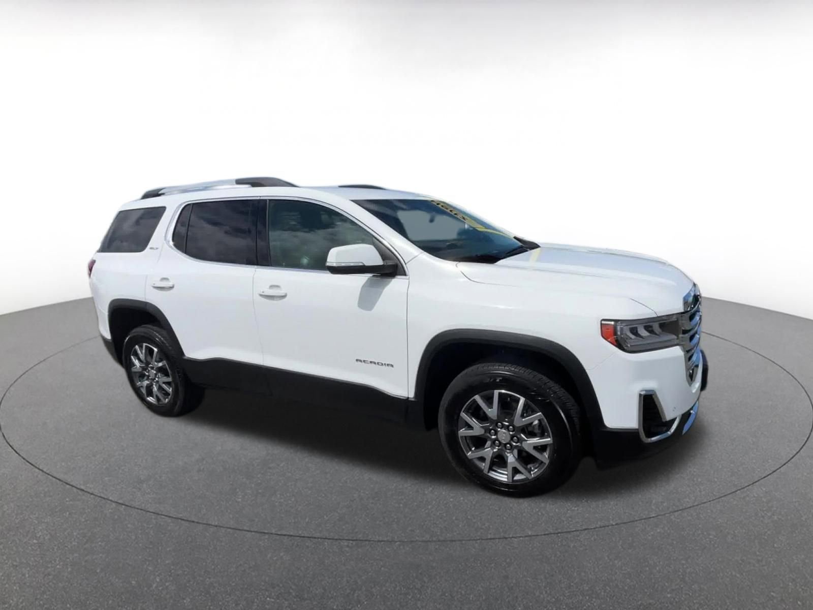 Used 2023 GMC Acadia SLT image 2