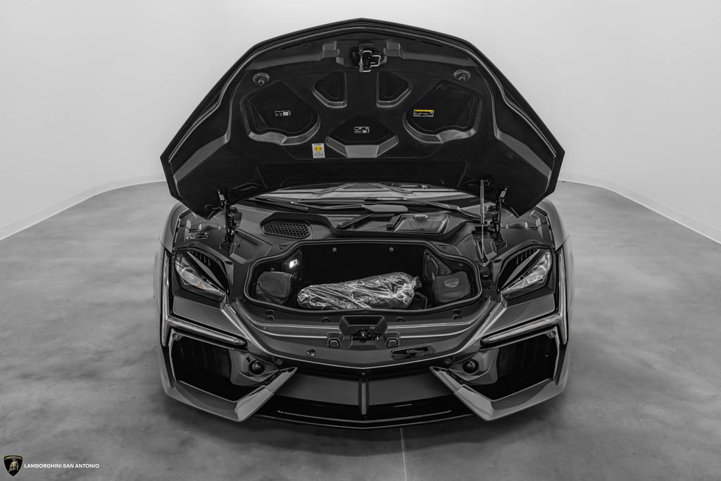 Used 2026 Lamborghini Revuelto AWD/4WD image 11