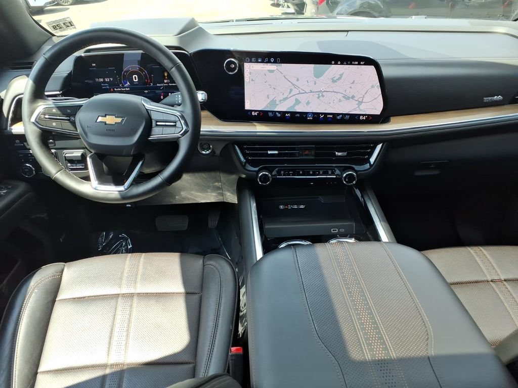 Used 2025 Chevrolet Tahoe High Country AWD/4WD image 6