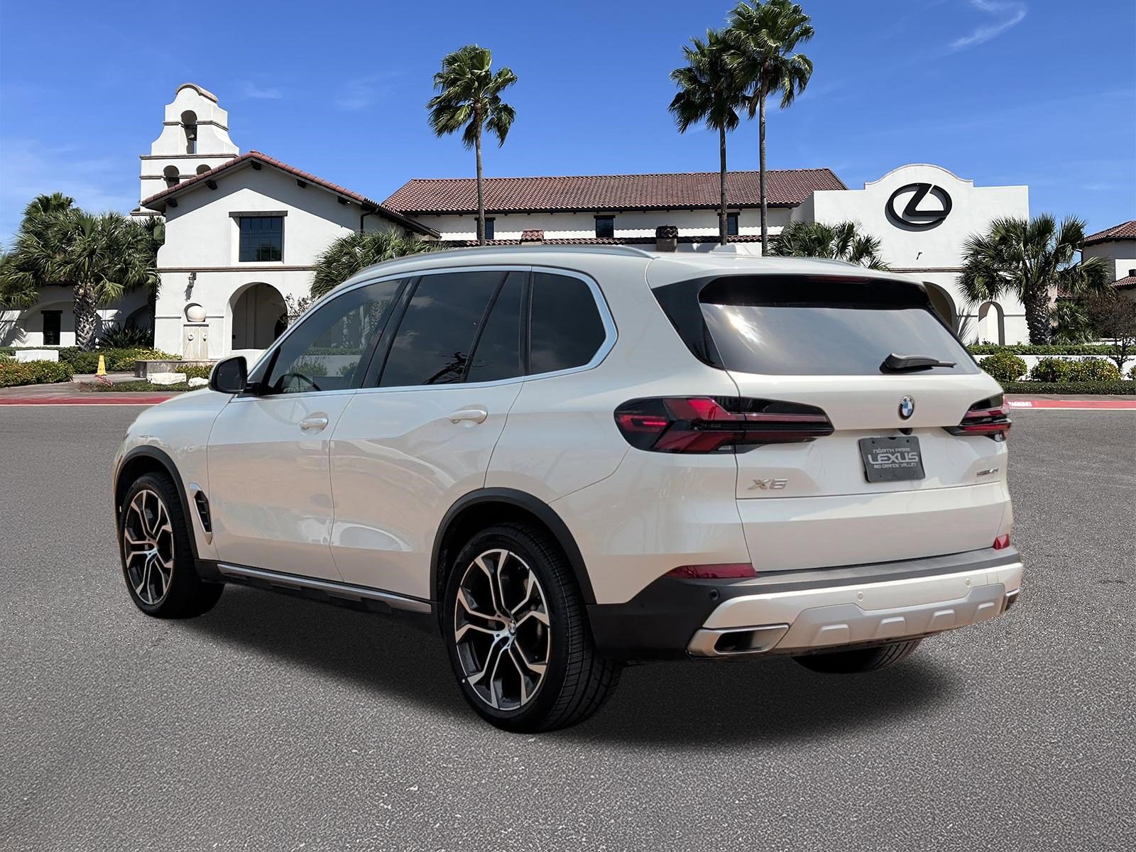 Used 2024 BMW X5 sDrive40i w/ Premium Package RWD image 4
