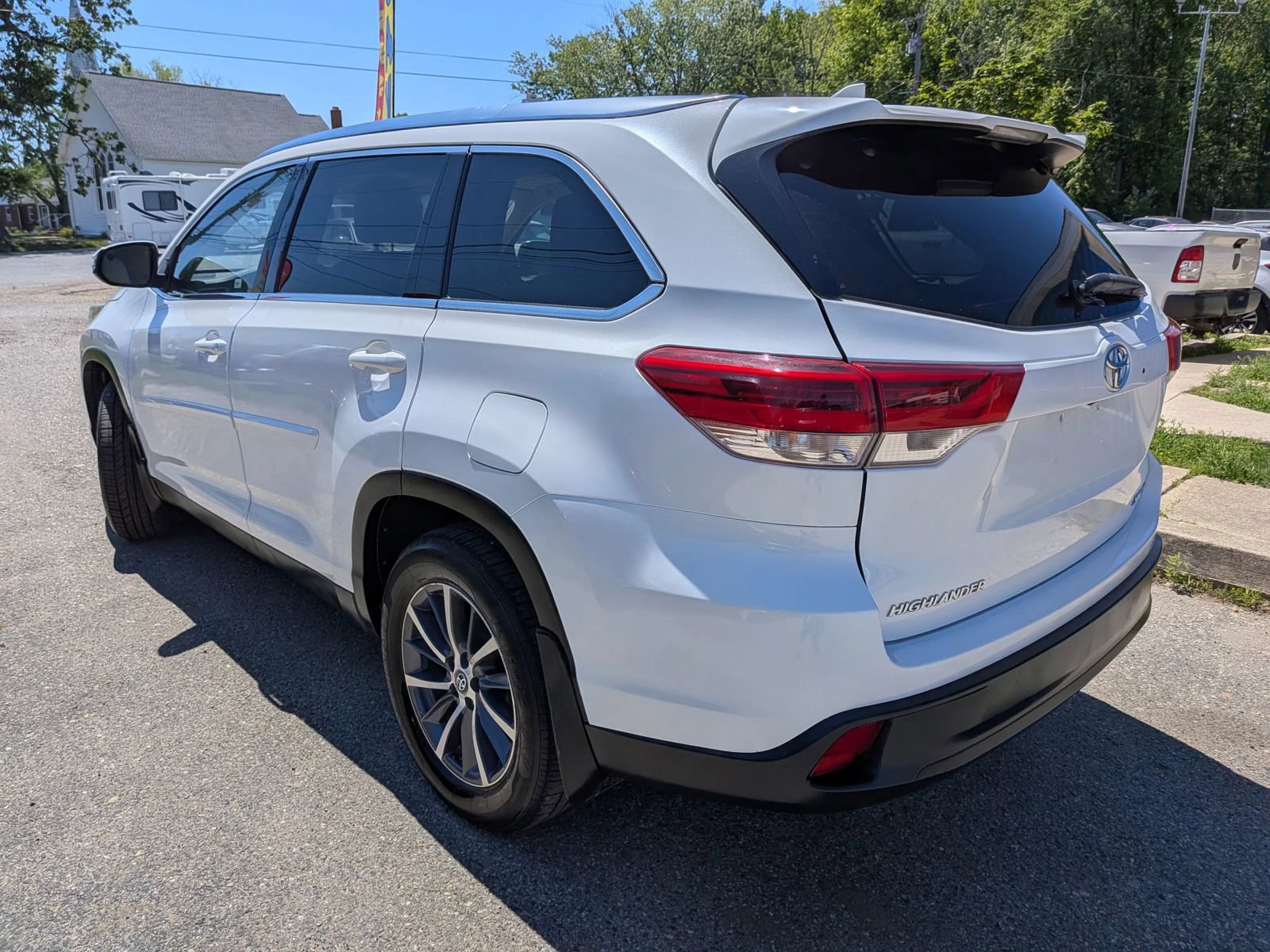 Used 2019 Toyota Highlander XLE AWD/4WD image 4