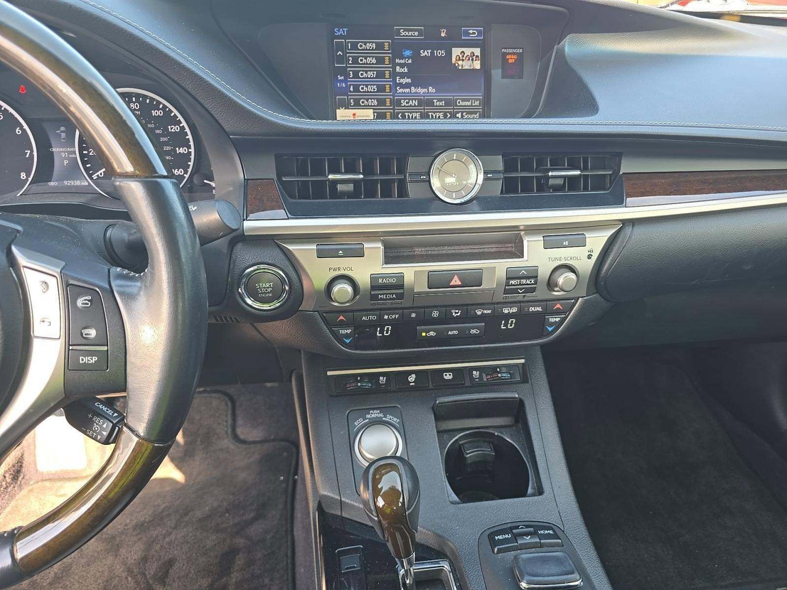 Used 2015 Lexus ES 350 w/ Luxury Package FWD image 8
