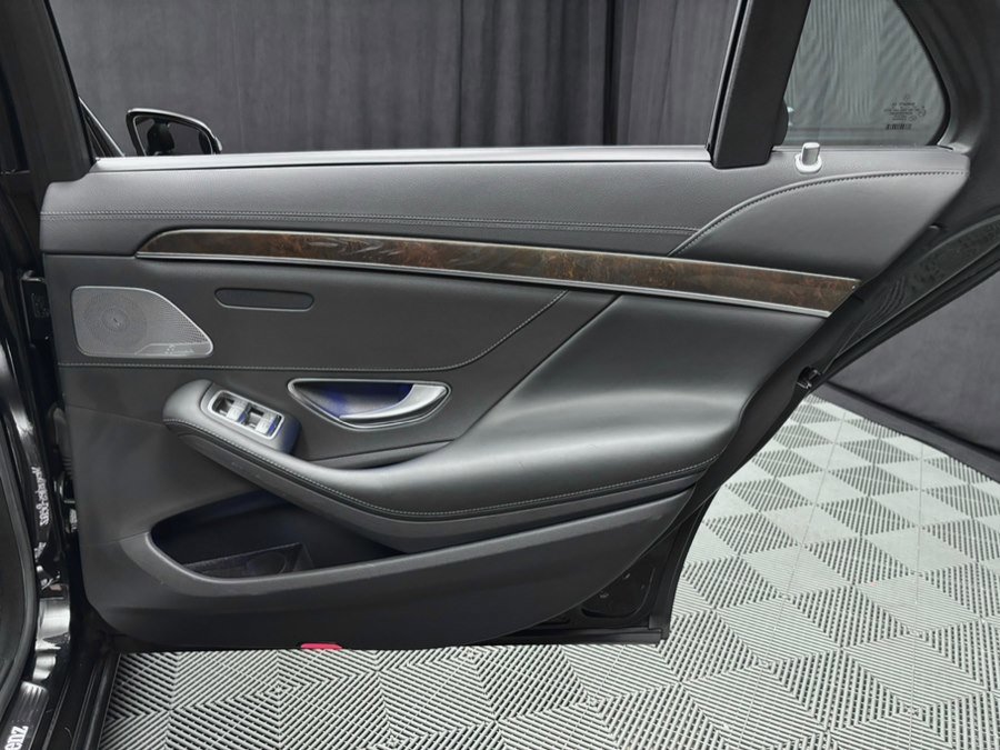 Used 2015 Mercedes-Benz S 550 4MATIC Sedan image 24