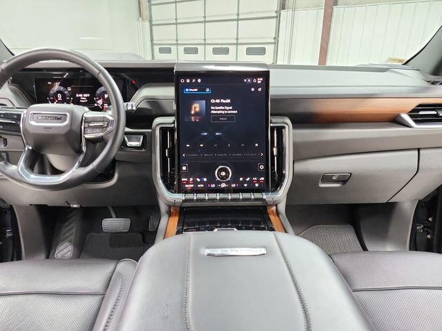 Used 2025 GMC Yukon XL Denali AWD/4WD image 27
