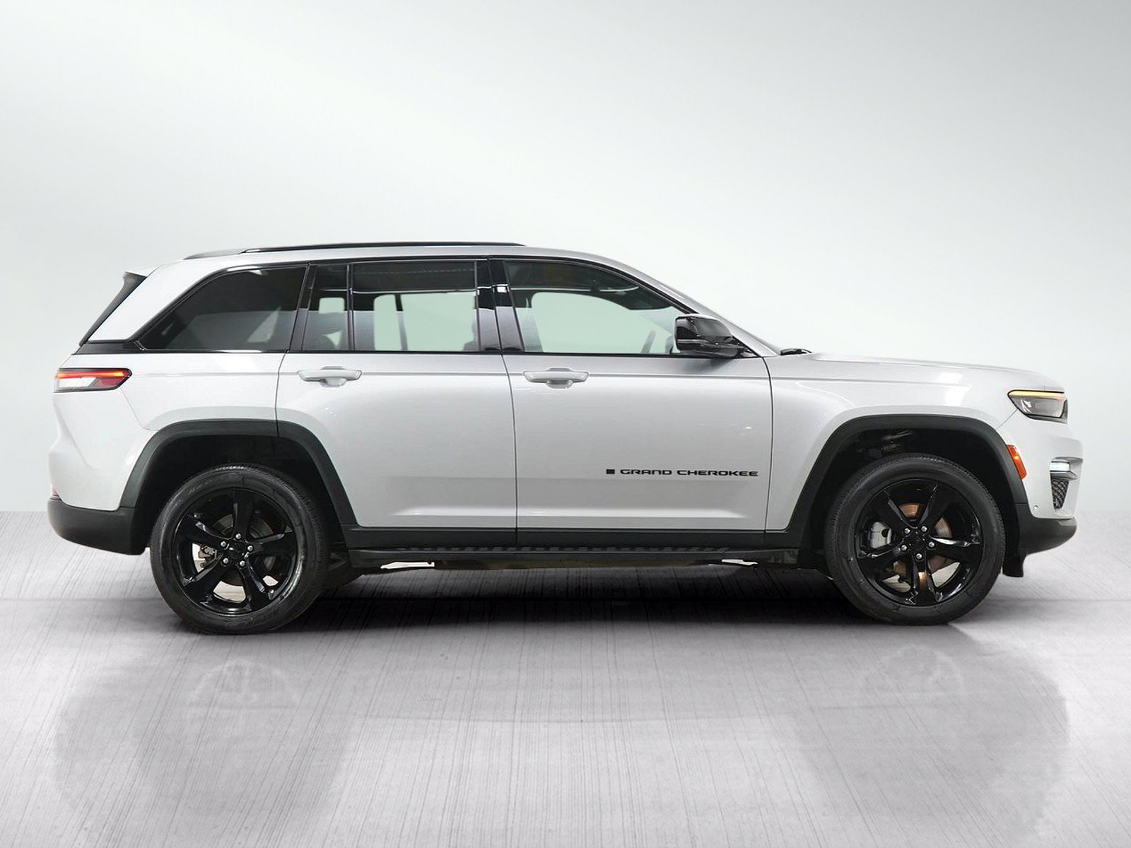 Used 2024 Jeep Grand Cherokee Limited w/ Luxury Tech Group II AWD/4WD image 7