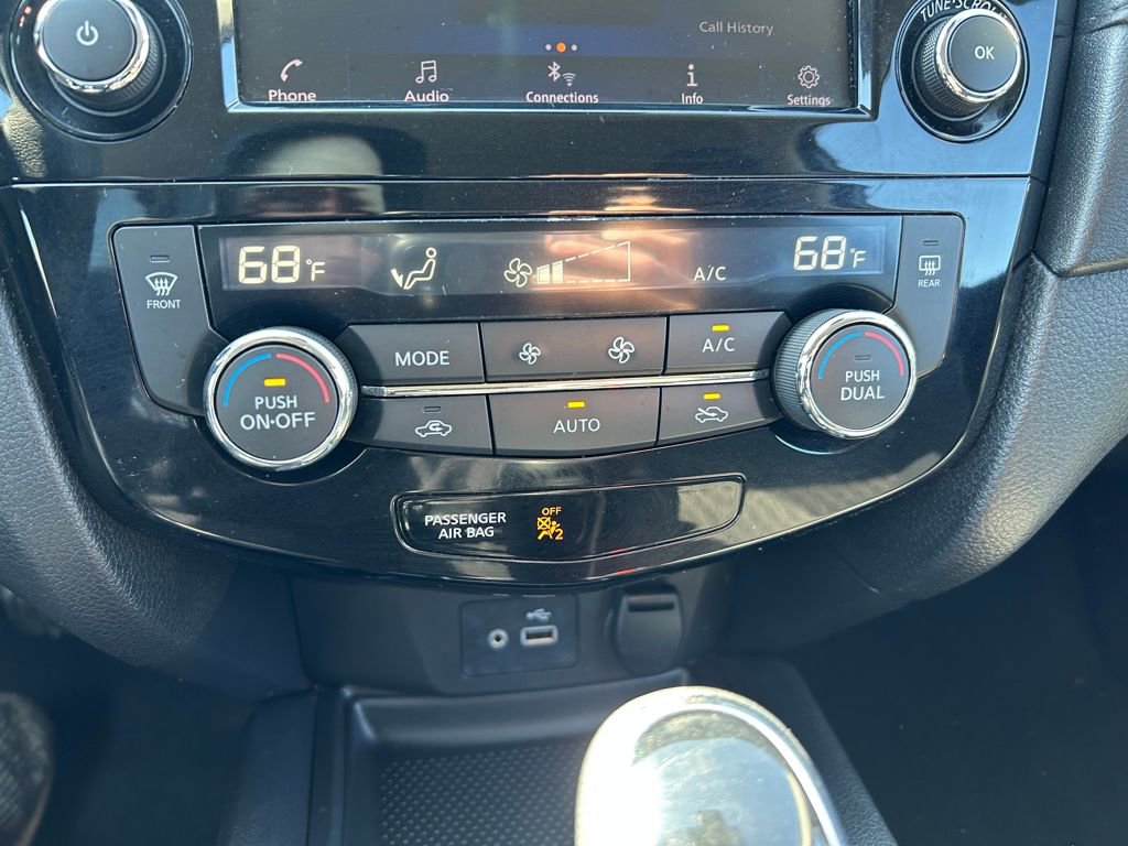 Used 2019 Nissan Rogue SV image 14