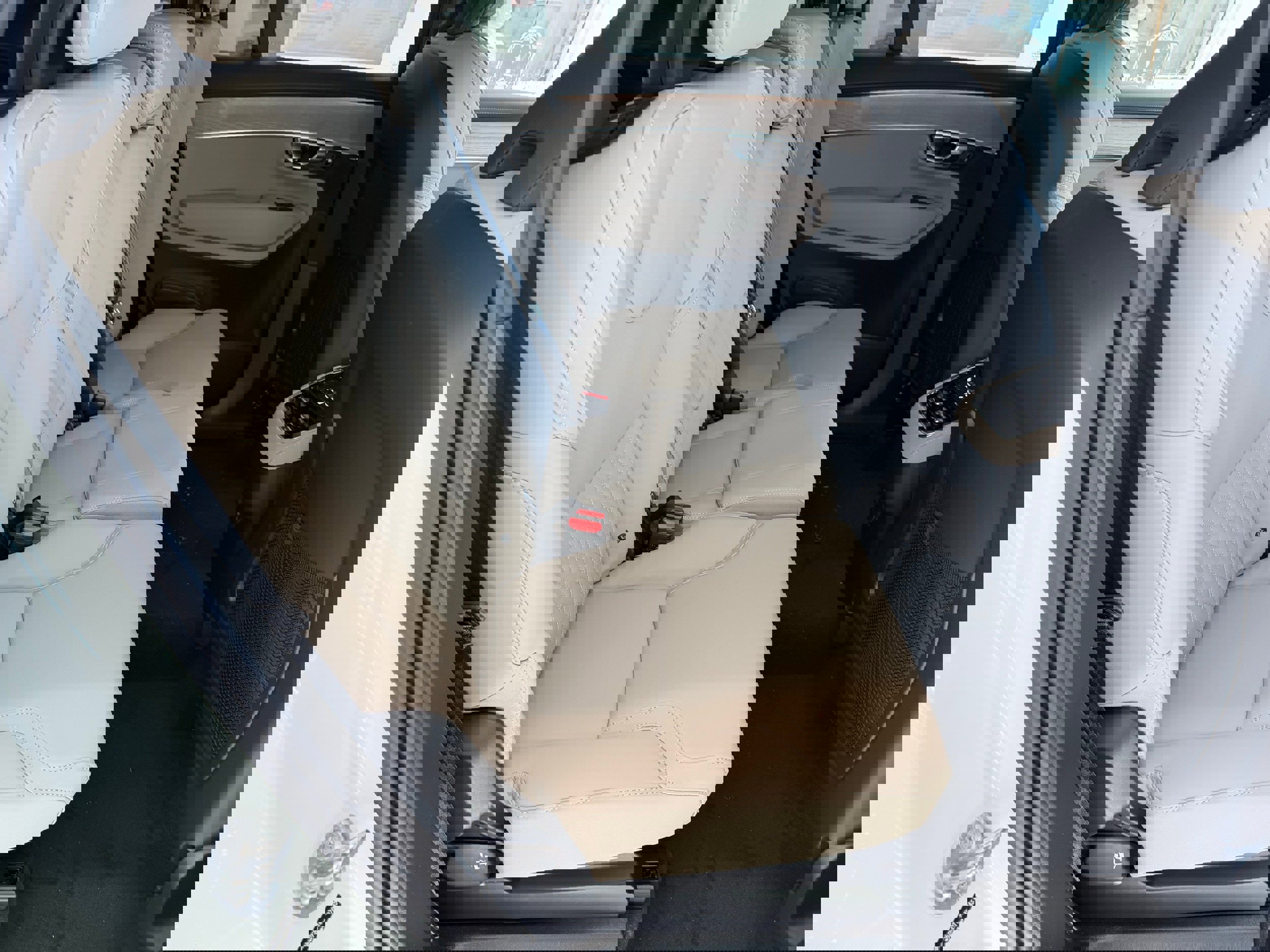 New 2026 Volvo XC90 B6 Plus w/ Protection Package Premier image 22