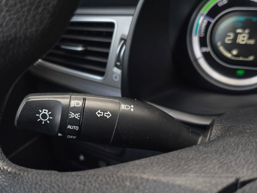 Used 2017 Kia Niro LX image 33