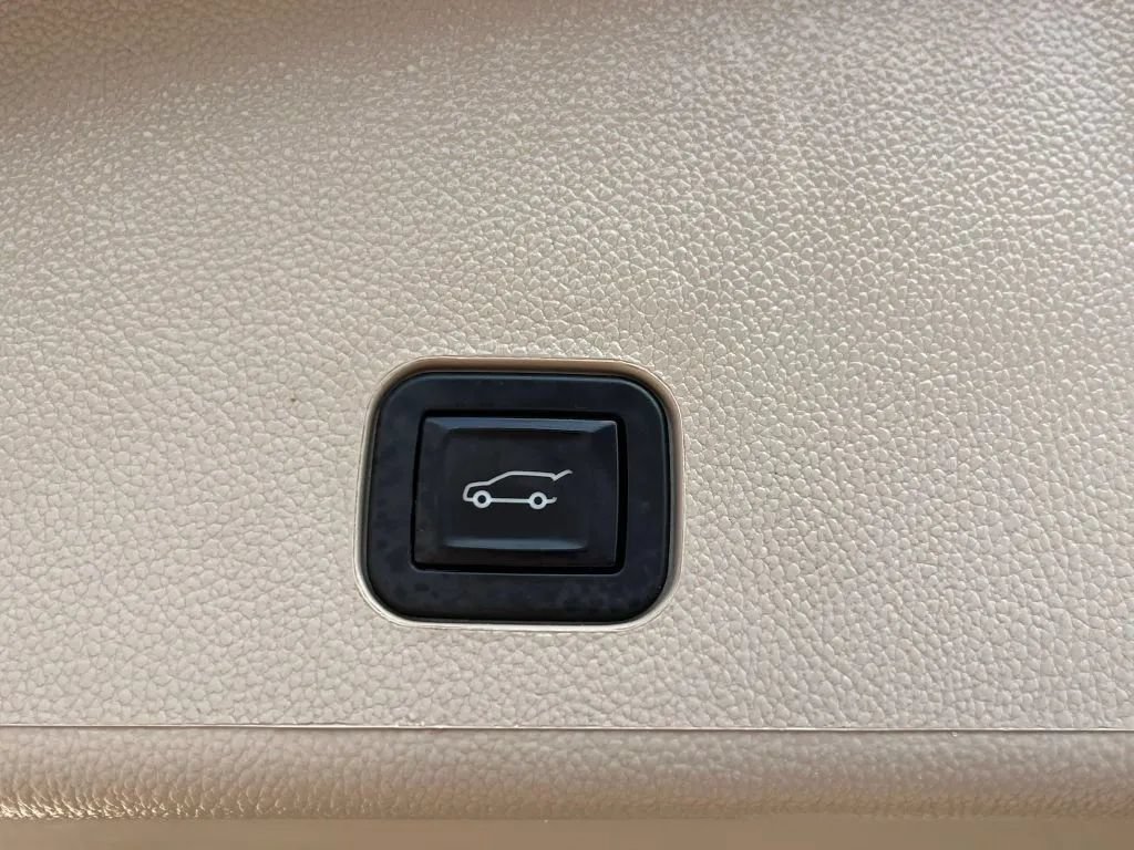Used 2015 Cadillac SRX Performance w/ Driver Awareness Package FWD image 12