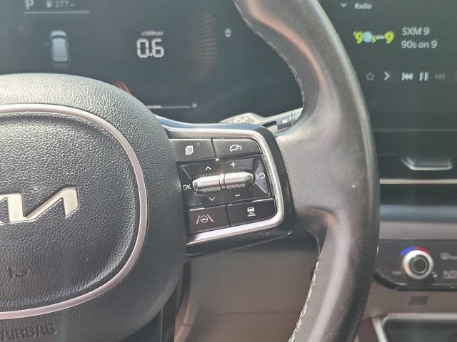 Used 2025 Kia Carnival FWD image 22