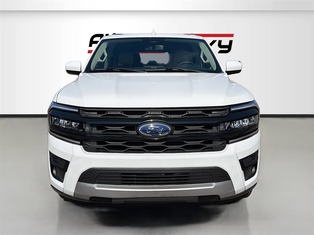 Used 2023 Ford Expedition XLT image 2