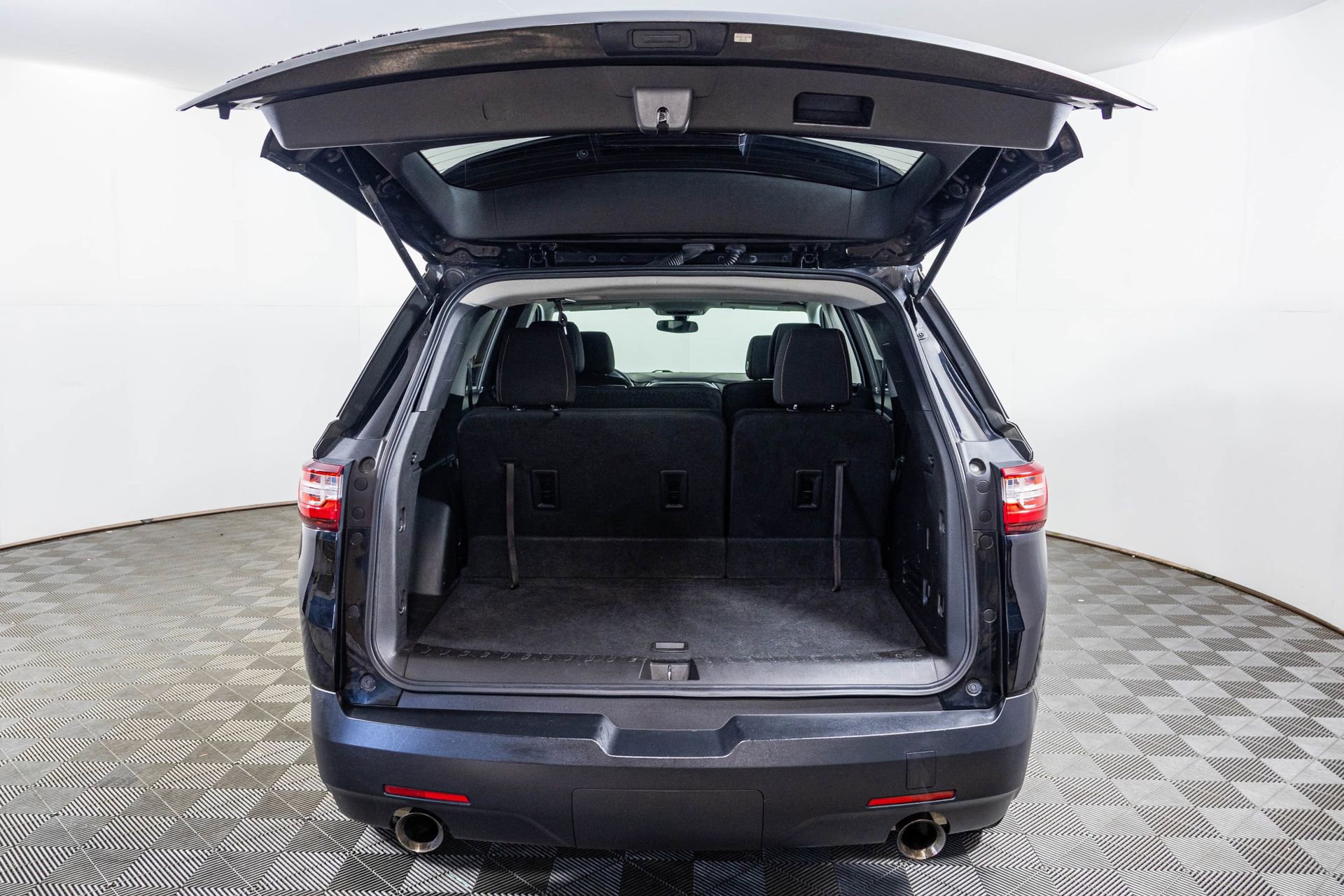 Used 2019 Chevrolet Traverse LS image 39