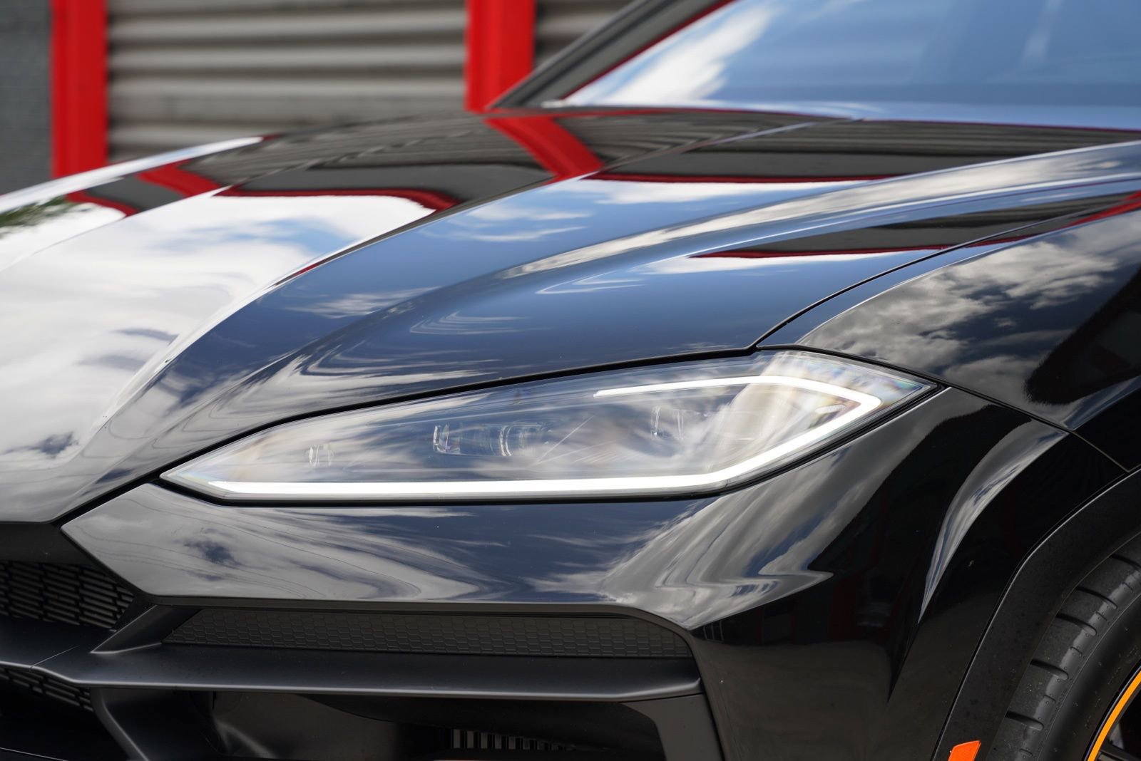 Used 2025 Lamborghini Urus SE image 3