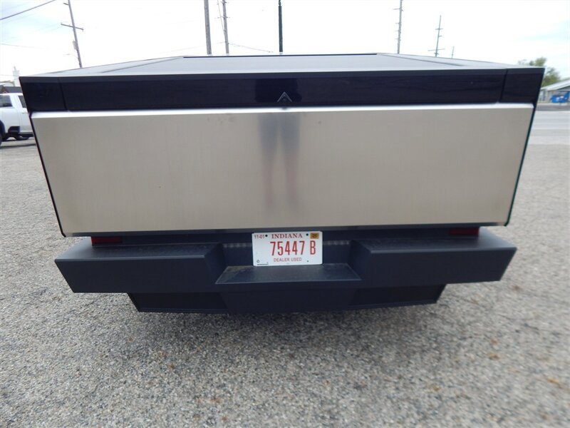 Used 2024 Tesla Cybertruck AWD Crew Cab image 9