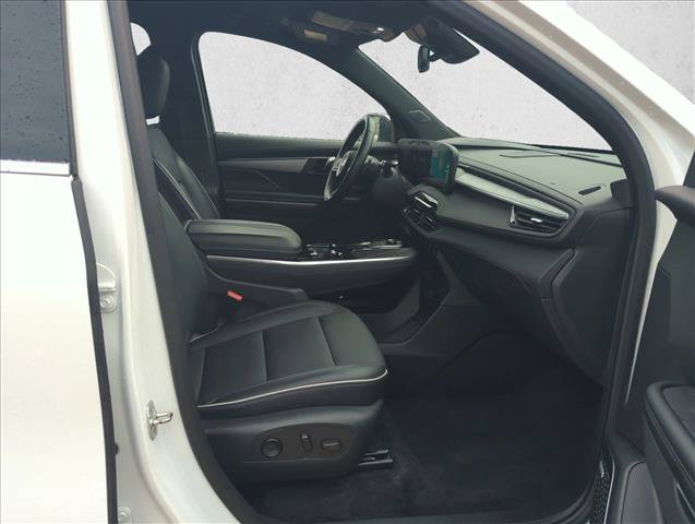 Used 2025 Buick Enclave Preferred FWD image 21