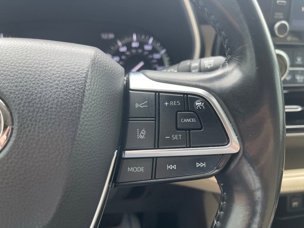 Used 2020 Toyota Highlander XLE image 50