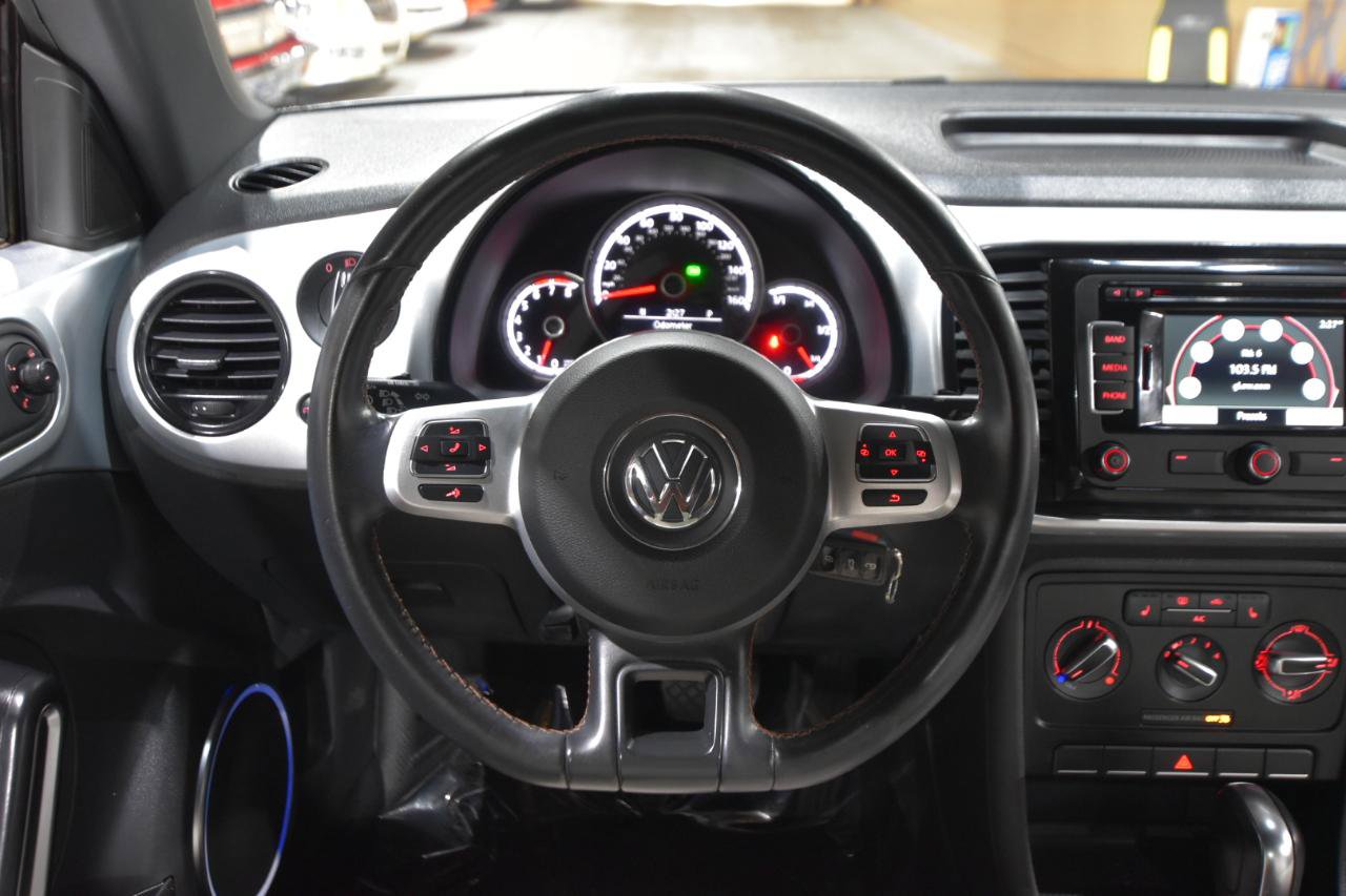 Used 2015 Volkswagen Beetle 1.8T Classic FWD image 13