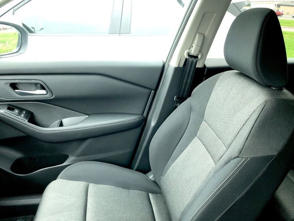 Used 2026 Nissan Rogue SV AWD/4WD image 23