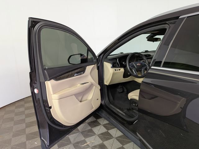 Used 2017 Cadillac XT5 FWD image 9