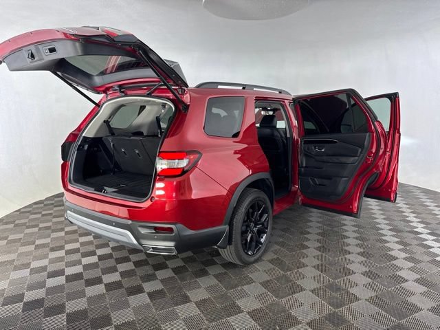 Certified 2025 Honda Pilot Touring image 17