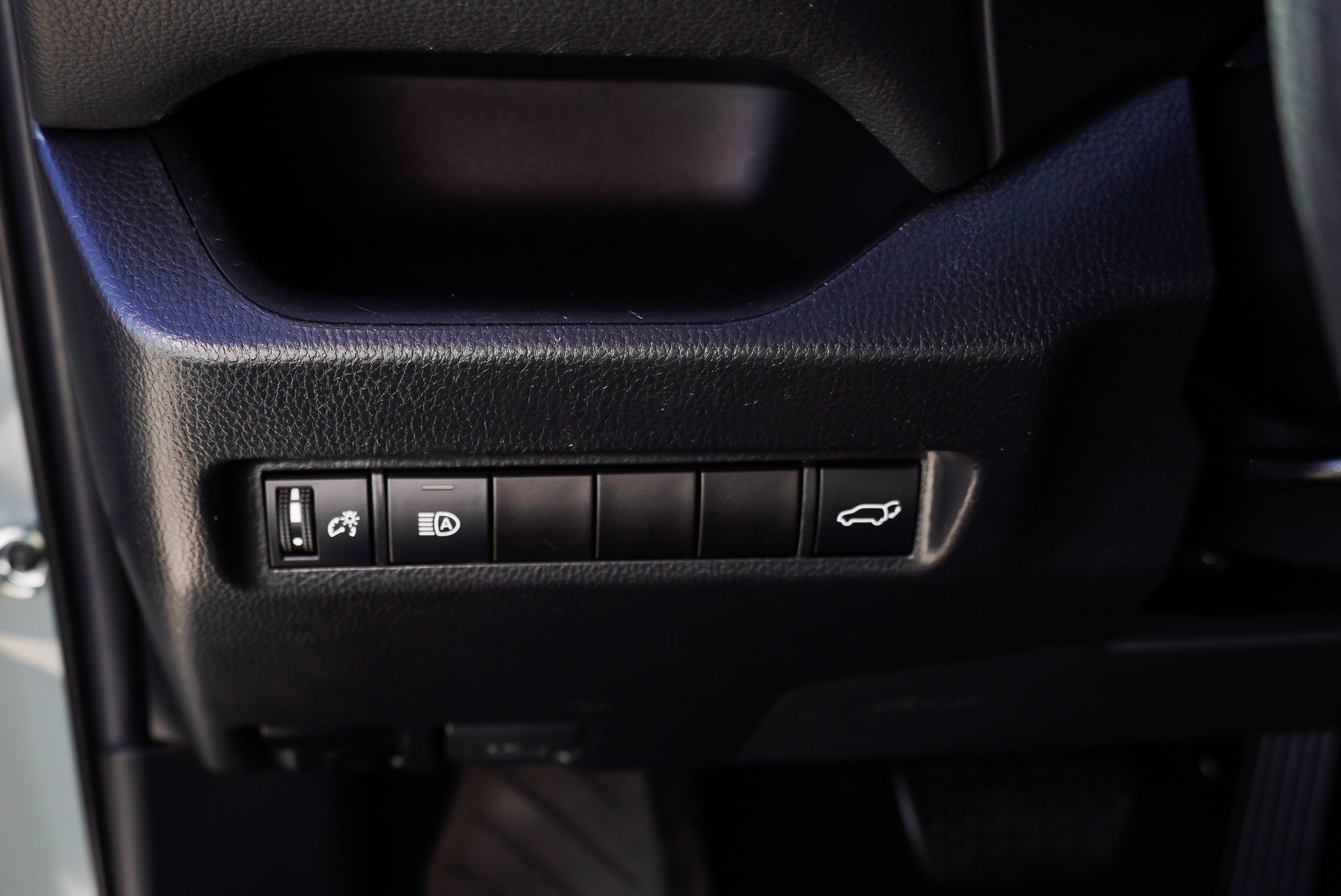 Certified 2021 Toyota RAV4 XLE w/ Convenience Package FWD image 19