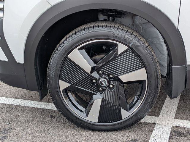 Used 2025 Nissan Kicks SR w/ Illumination Package FWD image 9