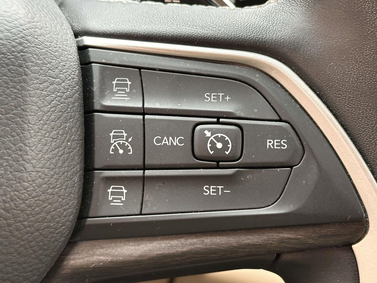 Used 2022 Jeep Grand Cherokee Limited image 27