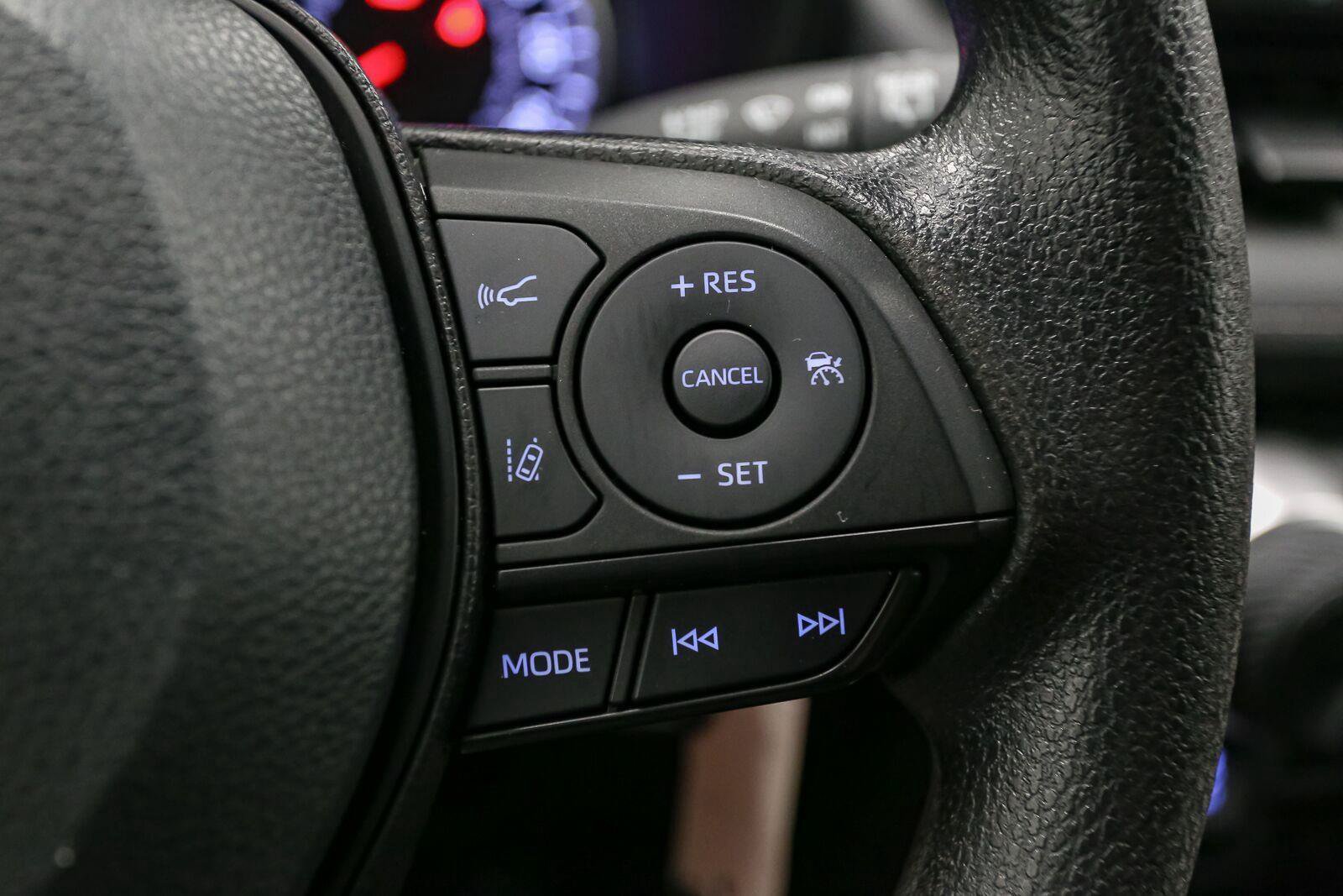 Certified 2022 Toyota RAV4 LE AWD/4WD image 35