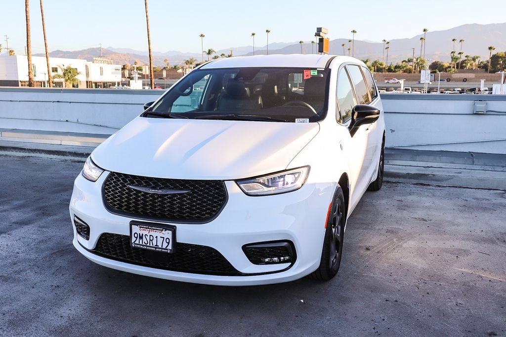 Used 2024 Chrysler Pacifica Limited FWD image 4