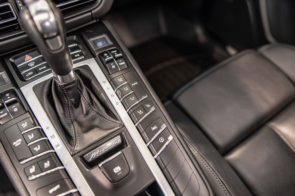 Used 2021 Porsche Macan S AWD/4WD image 30