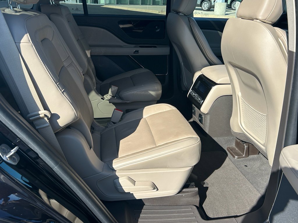 Used 2023 Lincoln Aviator Reserve w/ Elements Package Plus RWD image 10