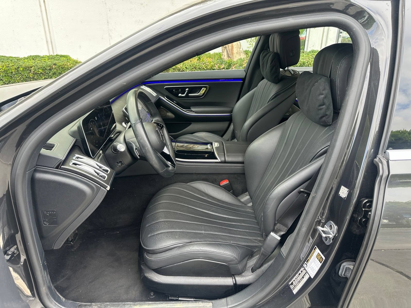 Used 2022 Mercedes-Benz S 500 4MATIC w/ AMG Line Package image 2