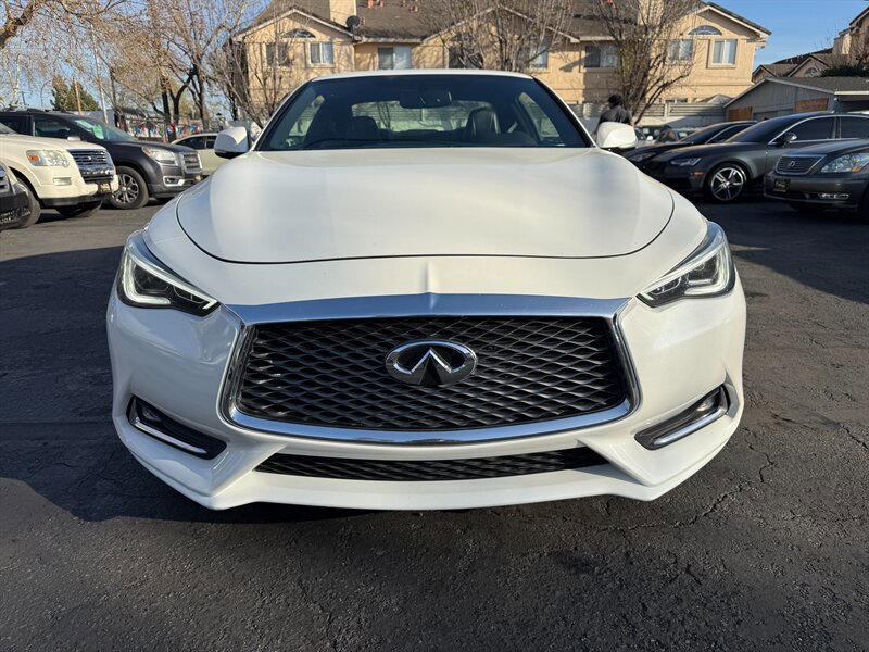 Used 2017 INFINITI Q60 Red Sport 400 image 2